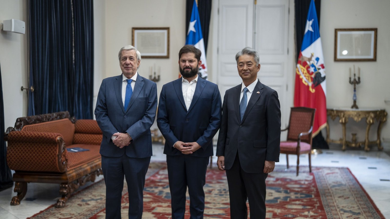 Canciller acompaña al Presidente en la recepción de cartas credenciales de nuevos embajadores acreditados en Chile