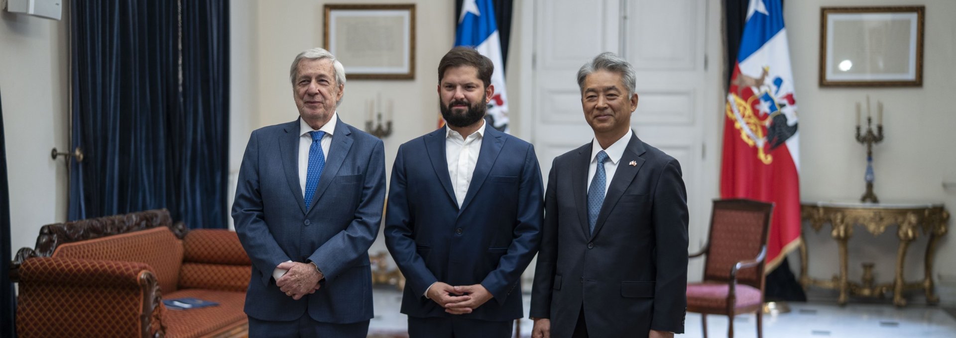 Canciller acompaña al Presidente en la recepción de cartas credenciales de nuevos embajadores acreditados en Chile