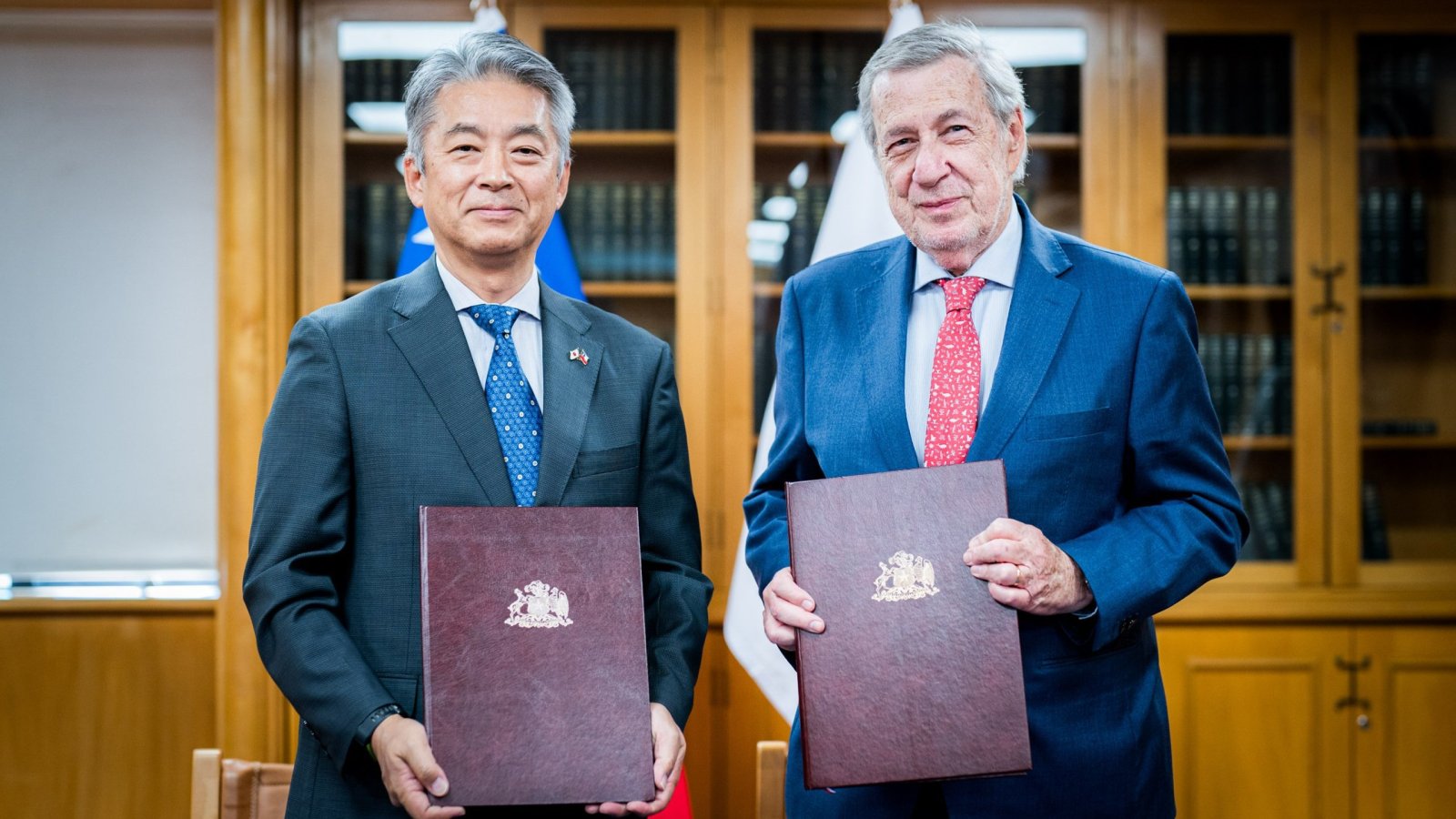 Chile y Japón firman acuerdo para la transacción de créditos de carbono