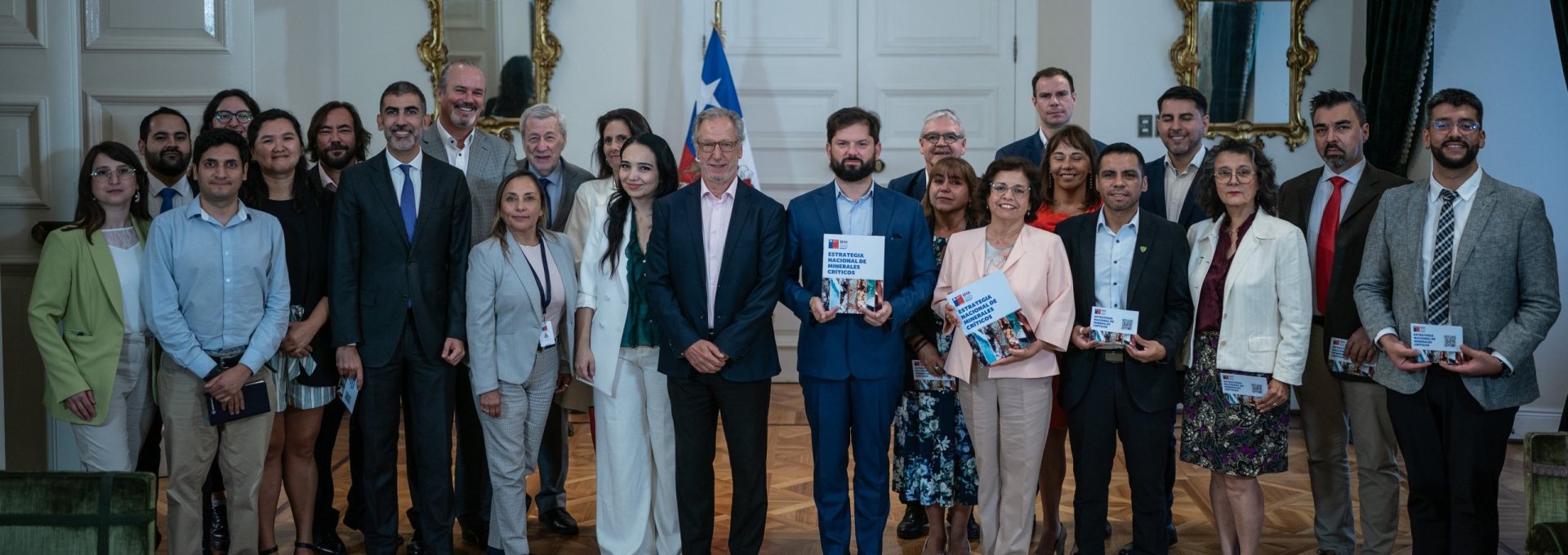 Canciller participa en la entrega de la Estrategia Nacional de Minerales Críticos al Presidente de la República