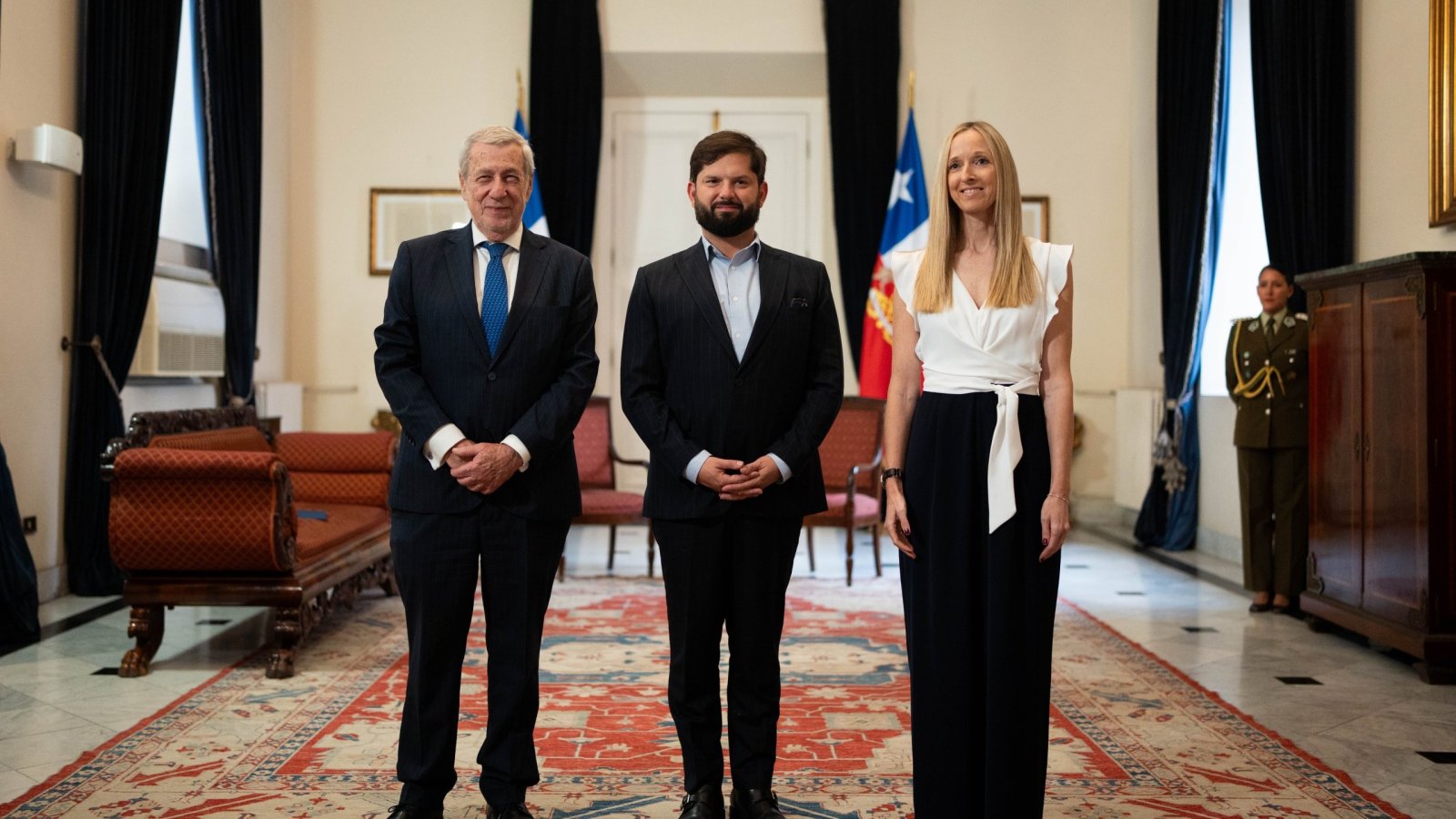 Canciller acompaña al Presidente en la recepción de cartas credenciales de nuevas embajadoras y embajadores en Chile