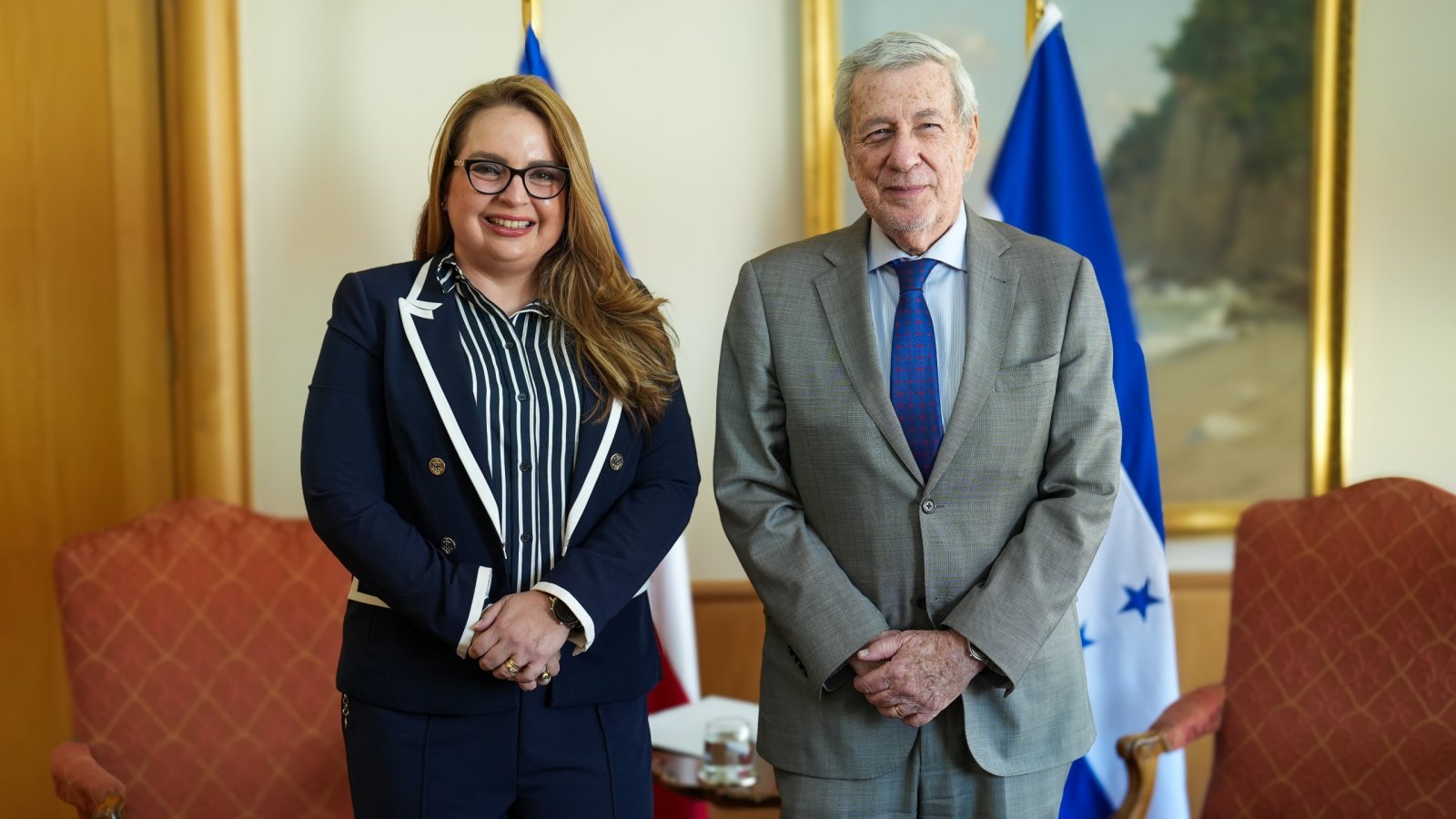 Canciller se reúne con embajadora de Honduras en Chile