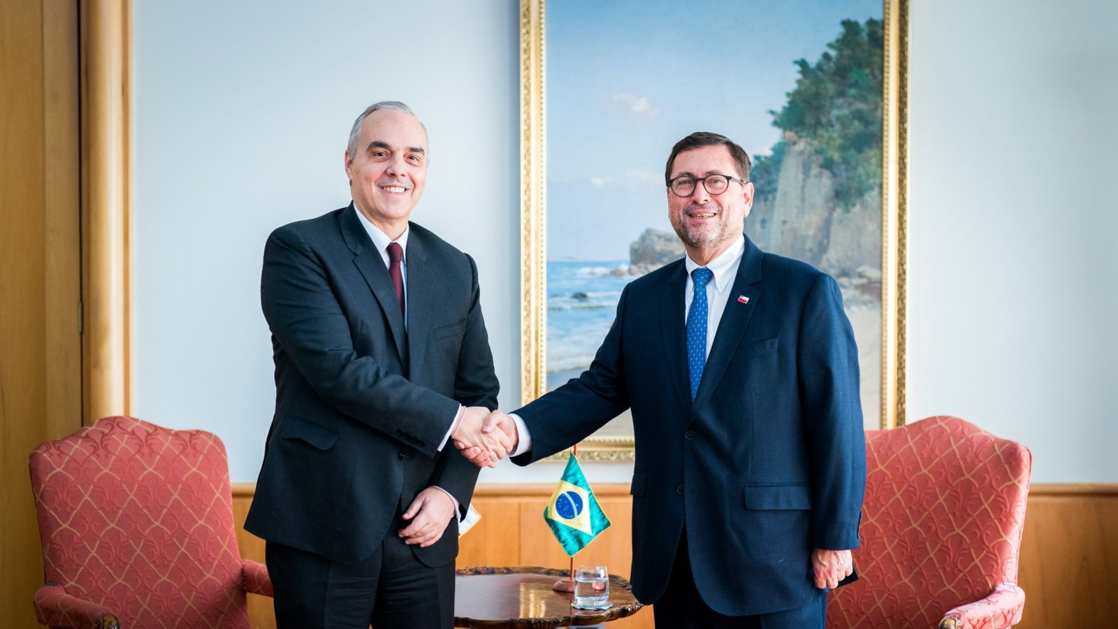 Ministro Pérez Mackenna se reúne con el embajador de Brasil y abordan las oportunidades de inversión en Chile