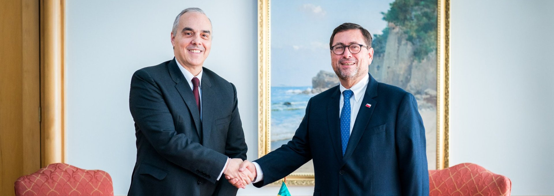 Ministro Pérez Mackenna se reúne con el embajador de Brasil y abordan las oportunidades de inversión en Chile