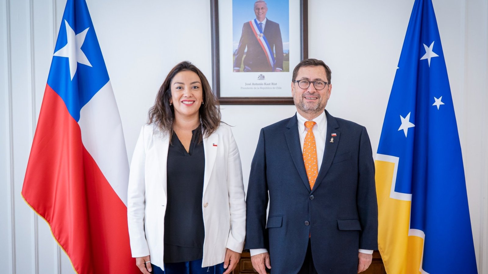 En Punta Arenas, canciller se reúne con autoridades locales, recorre laboratorios del Instituto Antártico Chileno y visita planta de hidrógeno verde