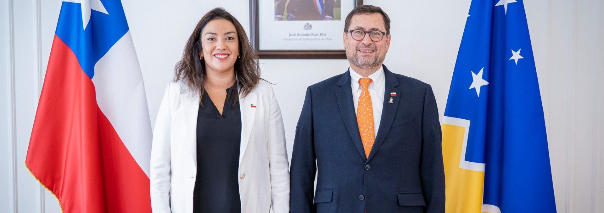 En Punta Arenas, canciller se reúne con autoridades locales, recorre laboratorios del Instituto Antártico Chileno y visita planta de hidrógeno verde