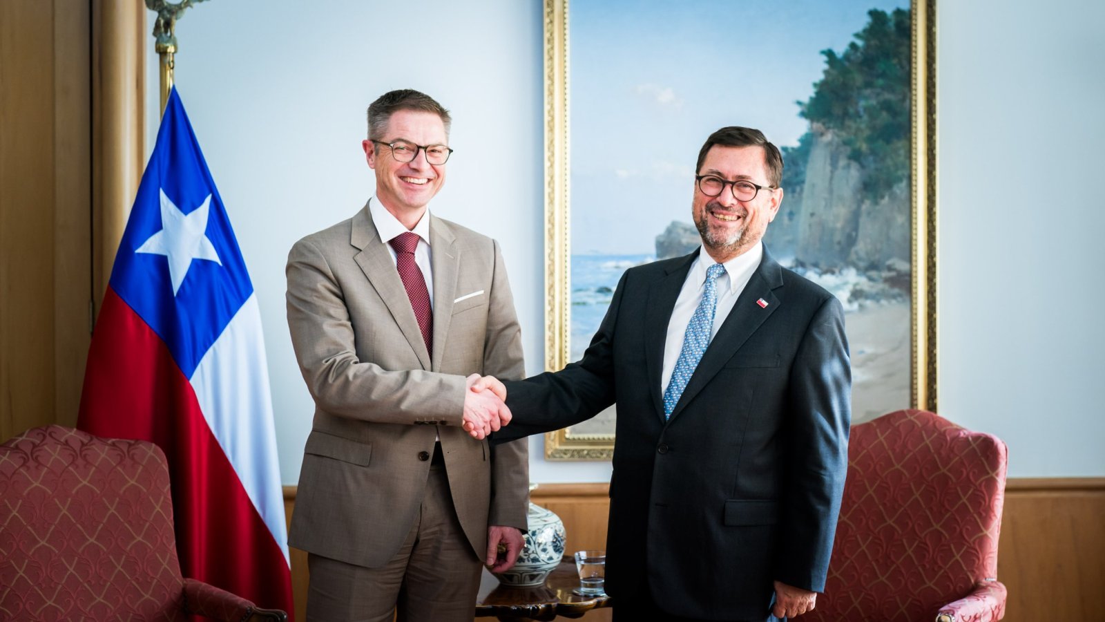 Canciller se reúne con el presidente de Red Eureka para promover la cooperación internacional en materia de innovación