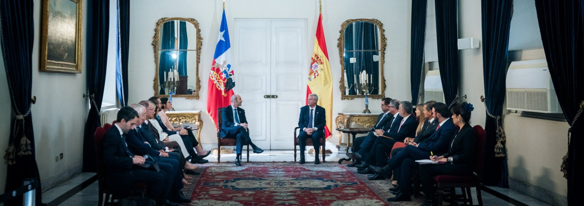 Canciller acompaña al Presidente en reunión con máximas autoridades del Senado de España para fortalecer la cooperación política y comercial