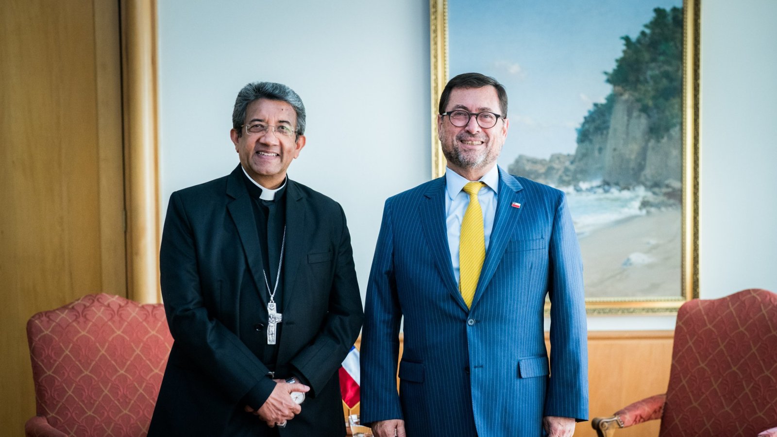 Canciller se reúne con el nuncio apostólico en Chile y destaca la promoción de la paz y diálogo entre naciones