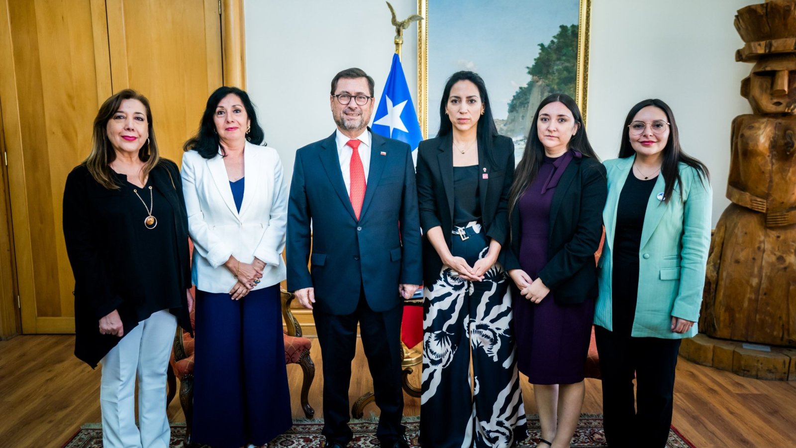 Canciller se reúne con las asociaciones Aprofex y Aemre de la Cancillería