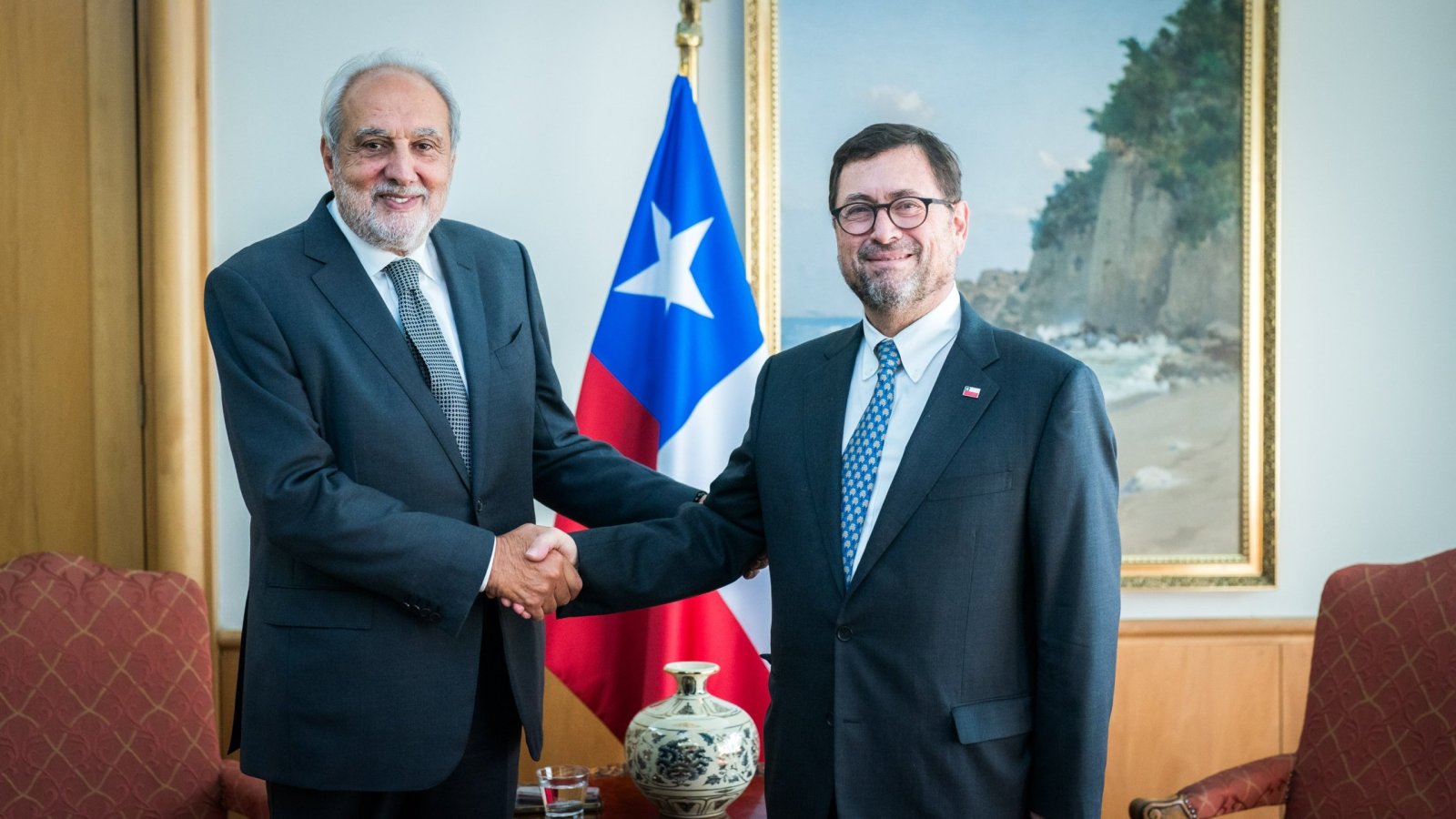 Ministro Pérez Mackenna se reúne con representantes de la Comunidad Palestina en Chile
