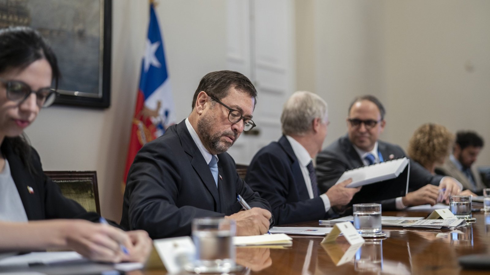 Canciller asiste a sesión del comité económico liderado por el Presidente Kast