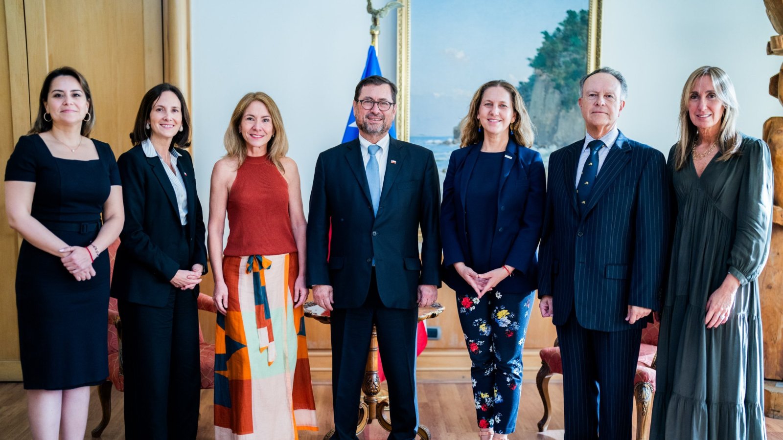 Ministro Pérez Mackenna se reúne con la presidenta de la CPC y destaca la colaboración público-privada como motor de desarrollo