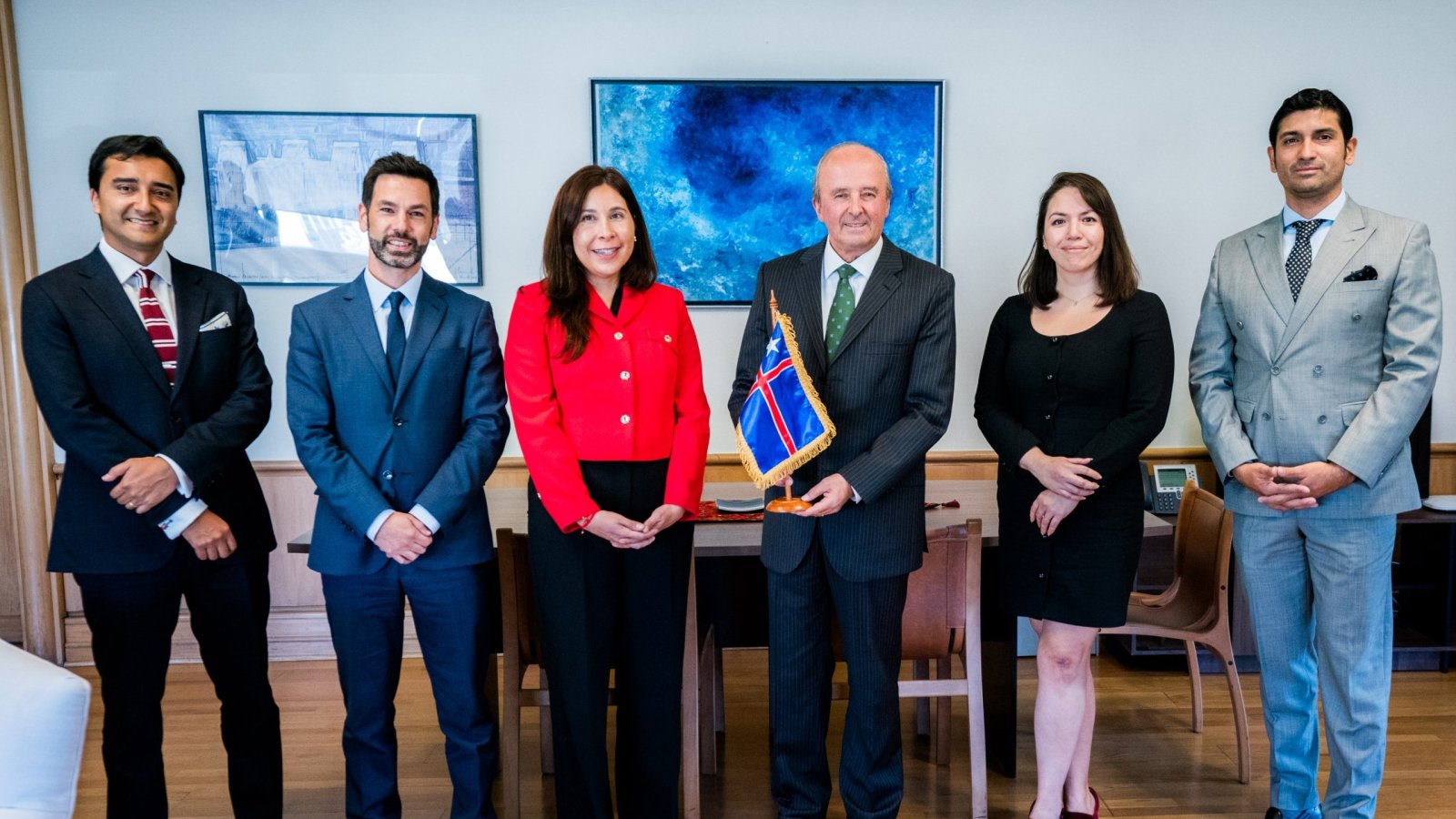 Subsecretario se reúne con la Asociación de Diplomáticas y Diplomáticos de Carrera