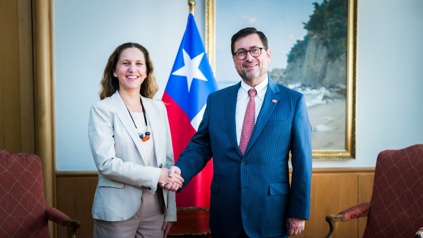 Canciller se reúne con presidenta de la SOFOFA y destaca agenda de inserción comercial para potenciar el crecimiento económico