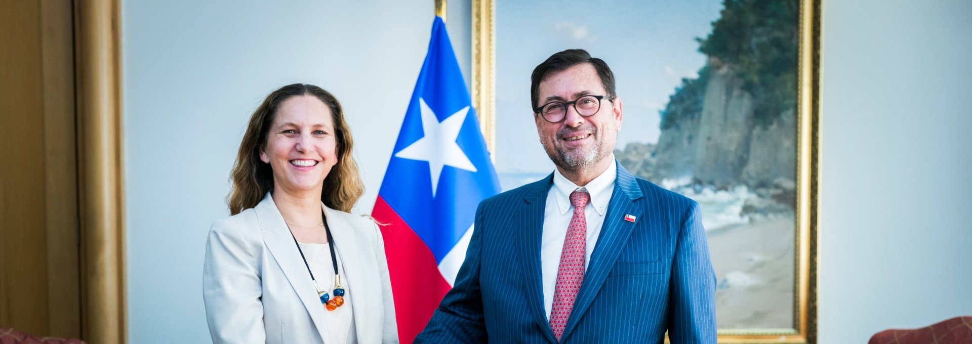 Canciller se reúne con presidenta de la SOFOFA y destaca agenda de inserción comercial para potenciar el crecimiento económico