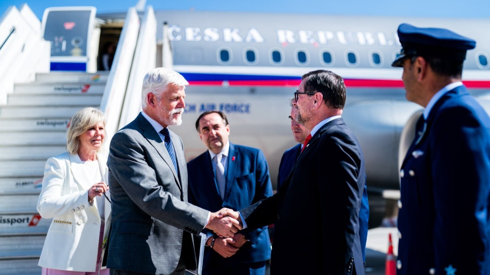 Canciller recibe al Presidente de la República Checa en su llegada al país para una visita oficial