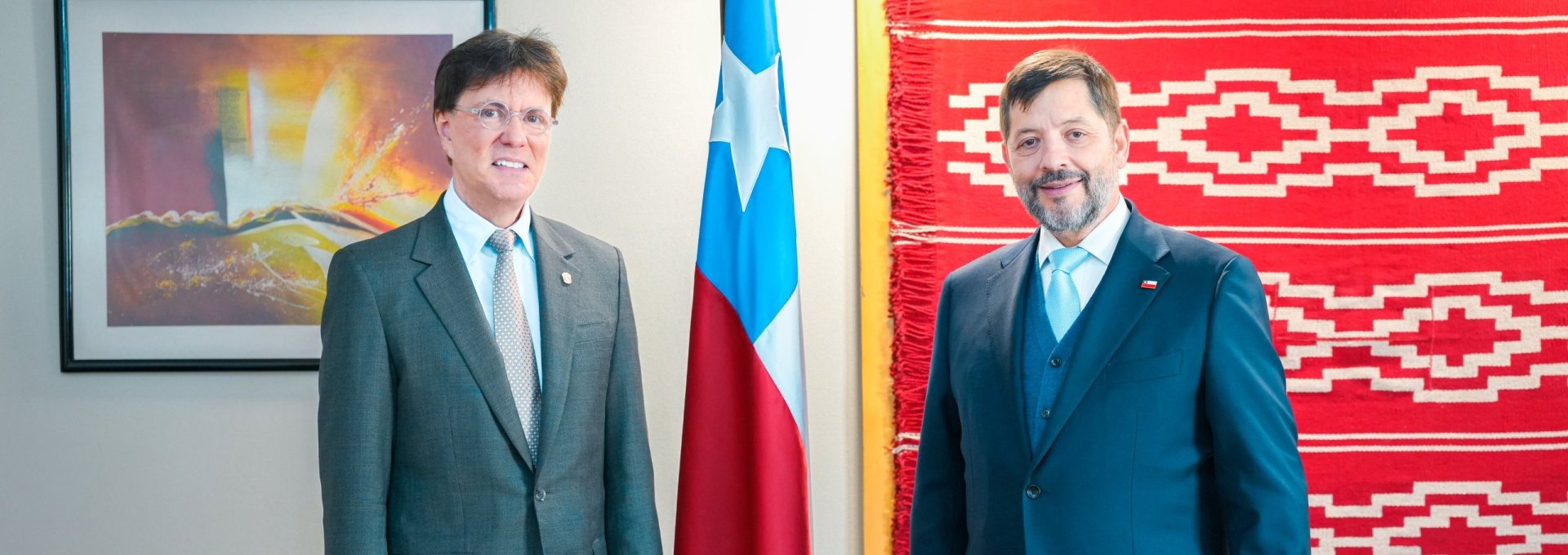 Secretario general de Política Exterior se reúne con embajador de Panamá en Chile