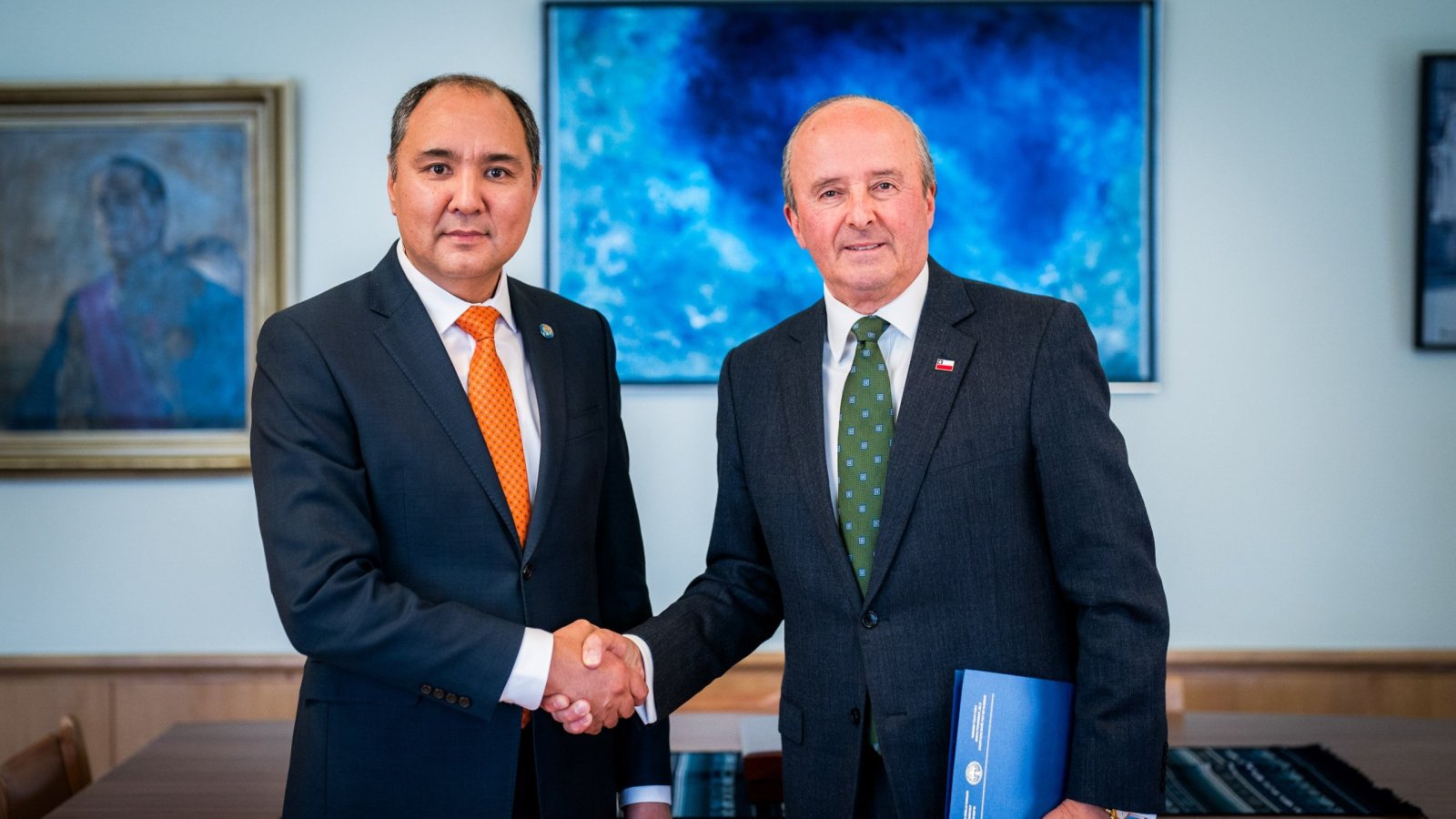 Subsecretario se reúne con enviado especial del Gobierno de Kirguistán