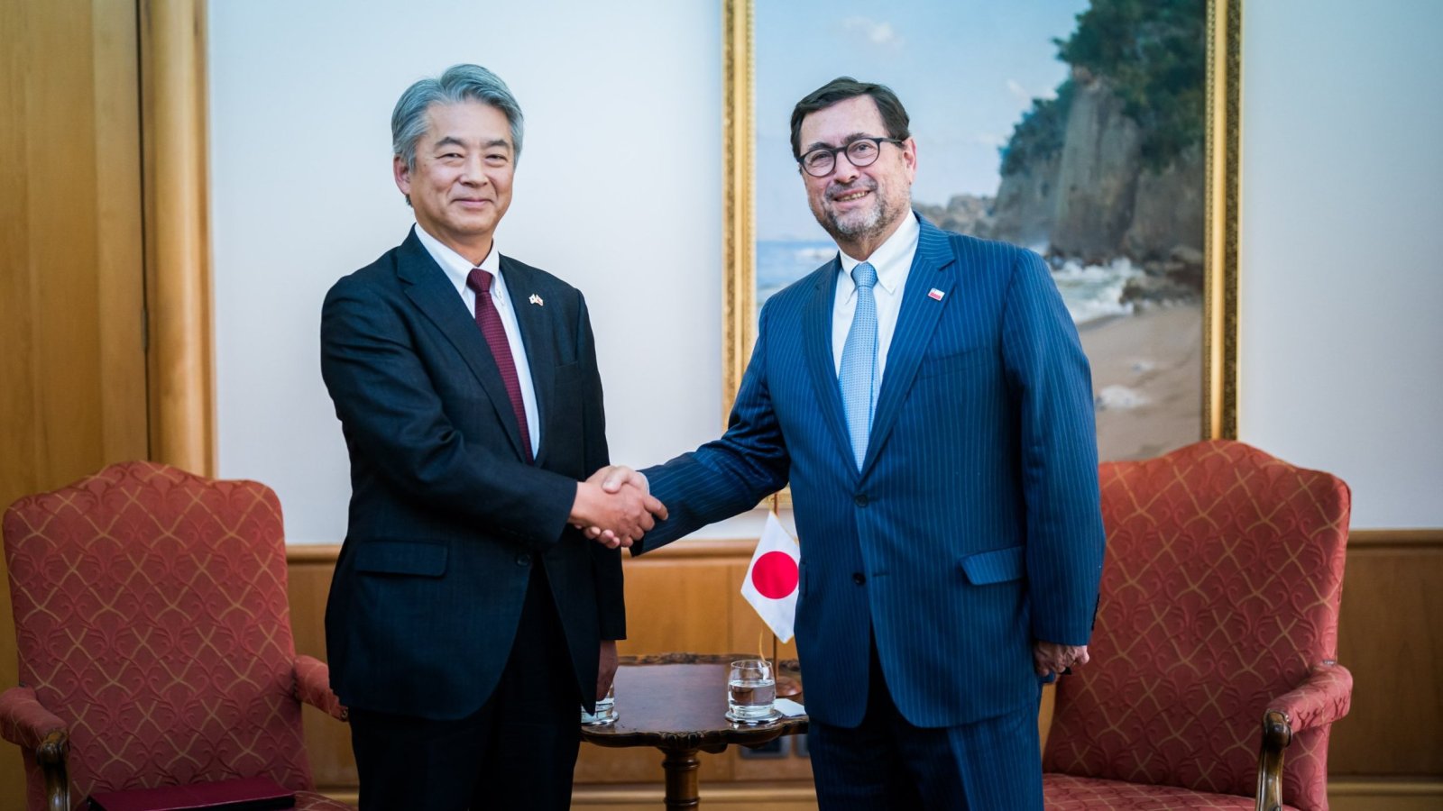 Ministro Pérez Mackenna se reúne con el embajador de Japón para impulsar el comercio y la inversión