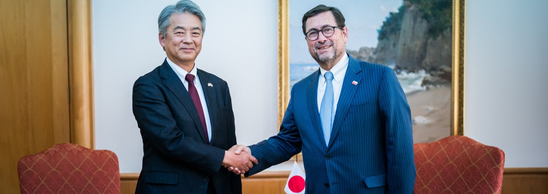 Ministro Pérez Mackenna se reúne con el embajador de Japón para impulsar el comercio y la inversión