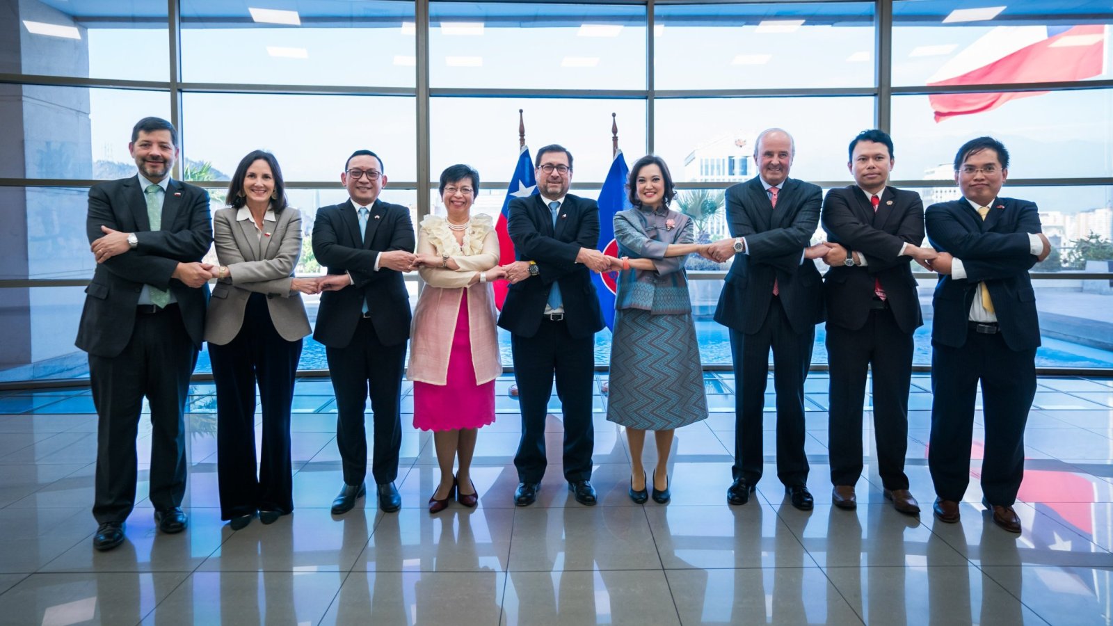 Ministro Pérez Mackenna y subsecretarios se reúnen con embajadores de ASEAN para profundizar relación estratégica