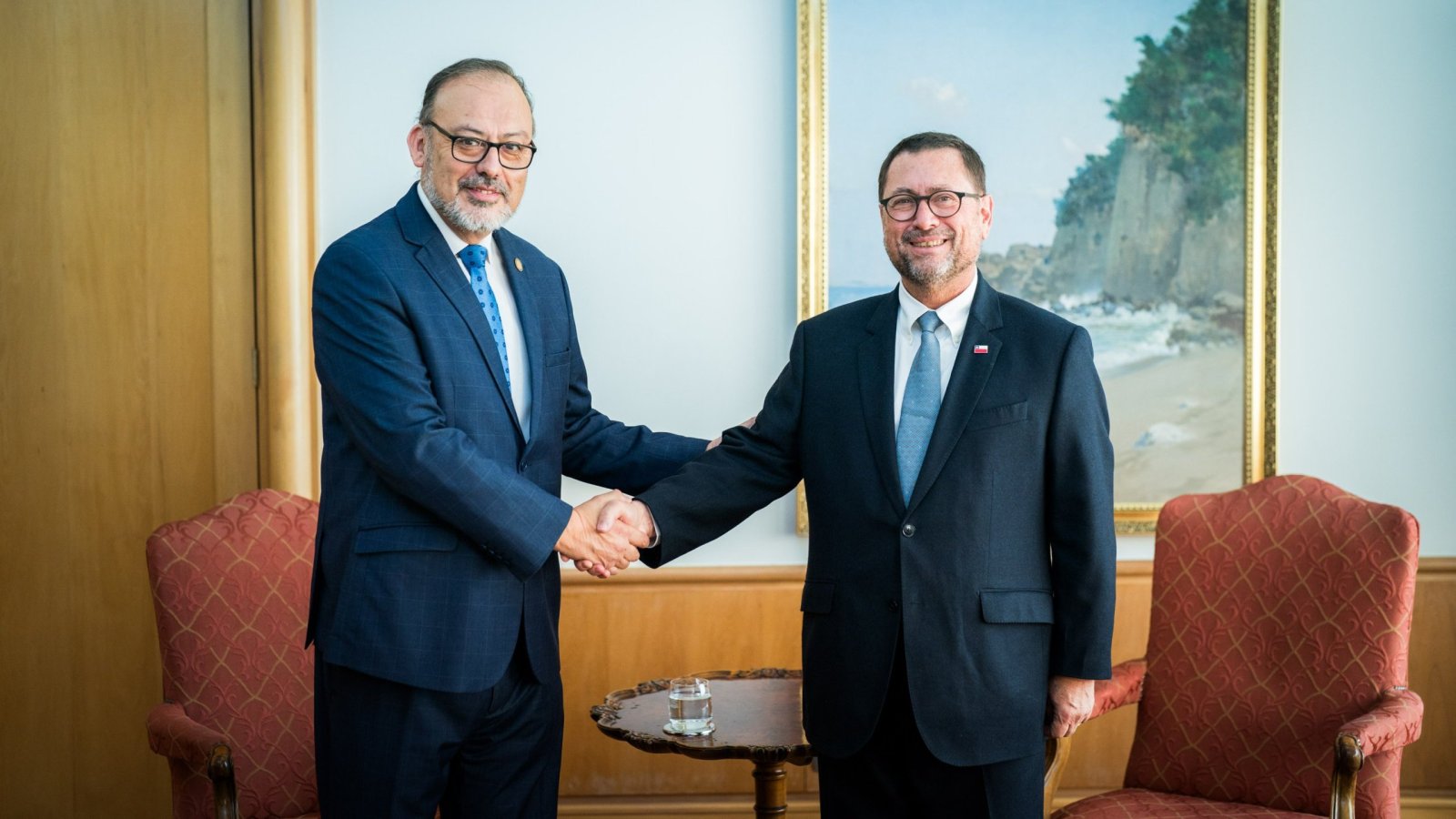 Canciller Pérez Mackenna se reúne con representante de iglesias evangélicas