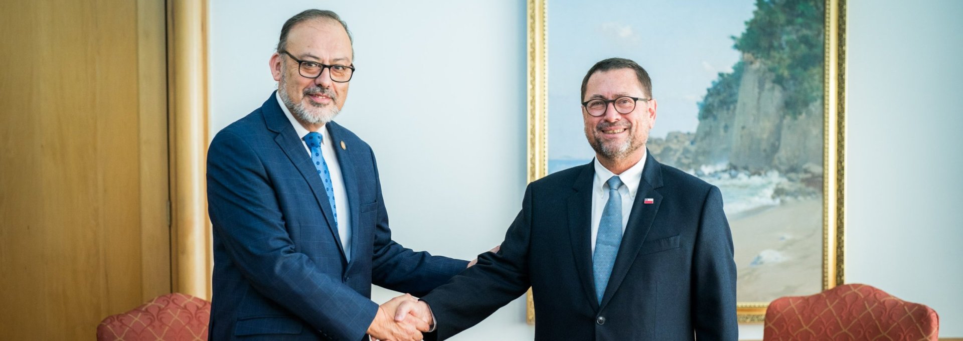 Canciller Pérez Mackenna se reúne con representante de iglesias evangélicas