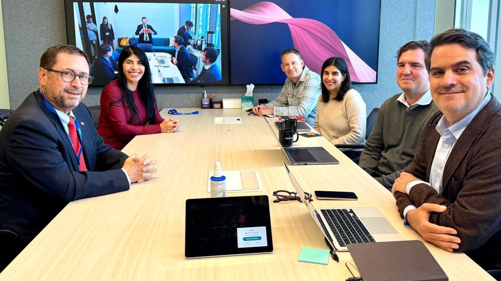 Canciller y ministra de Ciencia cierran visita a EE.UU. para posicionar a Chile como hub digital con reuniones en Meta, OpenAI y Salesforce