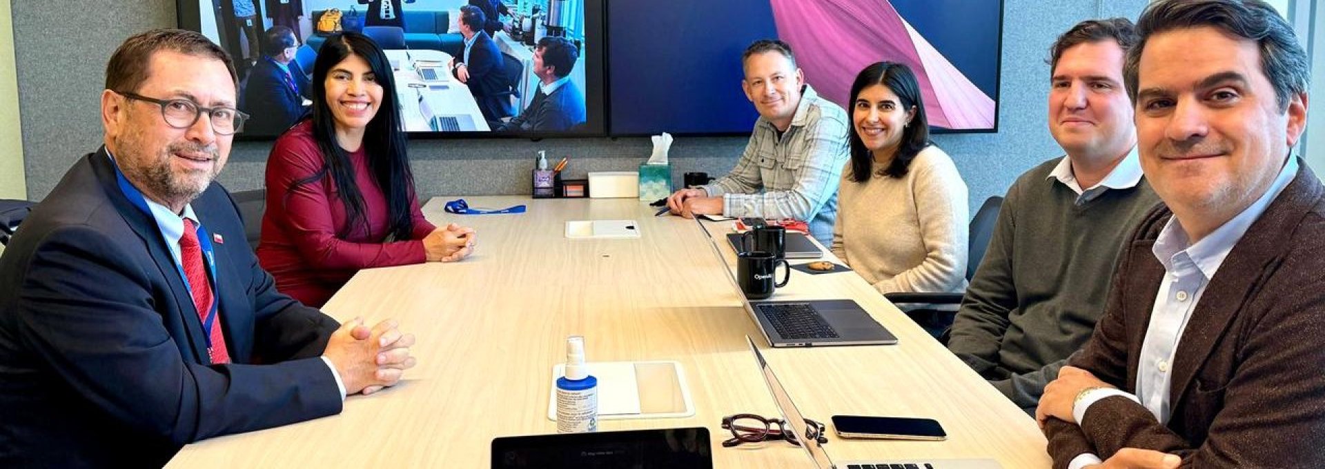 Canciller y ministra de Ciencia cierran visita a EE.UU. para posicionar a Chile como hub digital con reuniones en Meta, OpenAI y Salesforce
