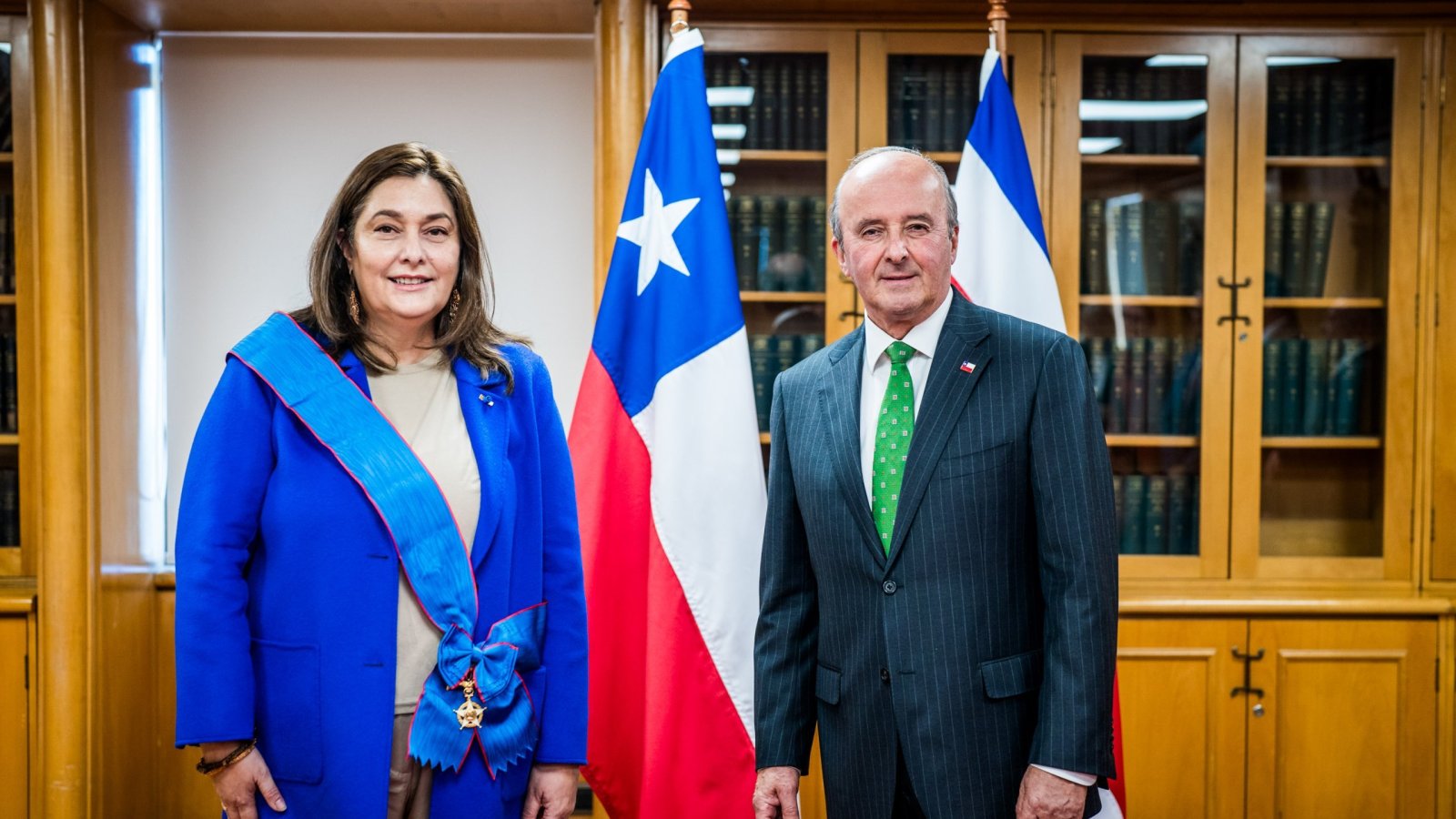 Subsecretario Torres condecora a la embajadora de Costa Rica por el término de sus funciones en Chile