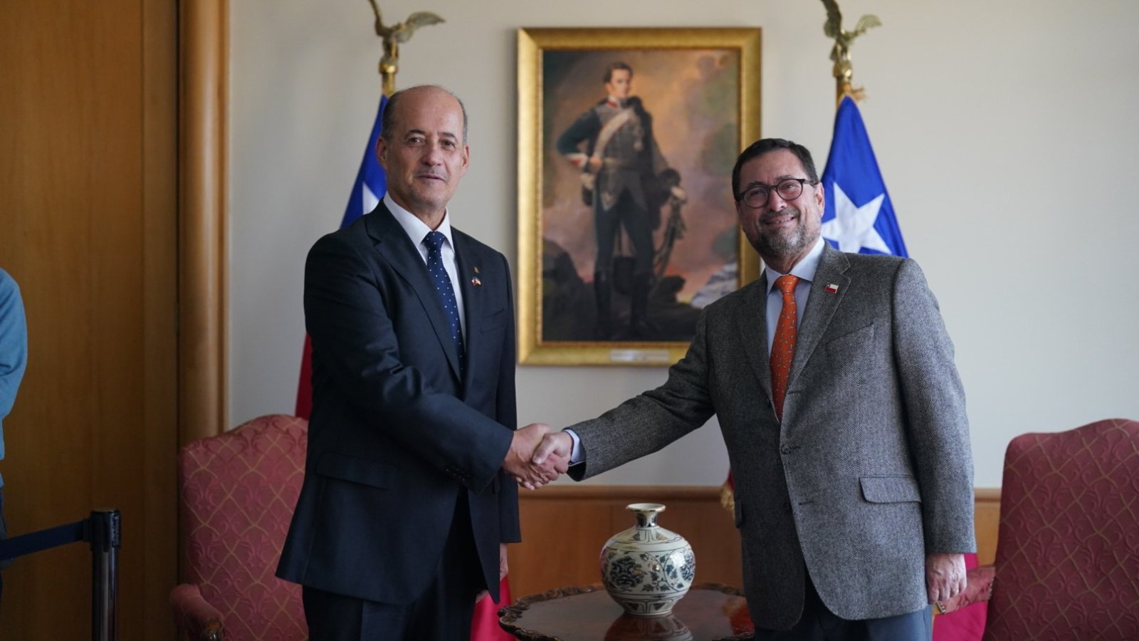 Cancillería recibe donación de un cuadro de José Miguel Carrera