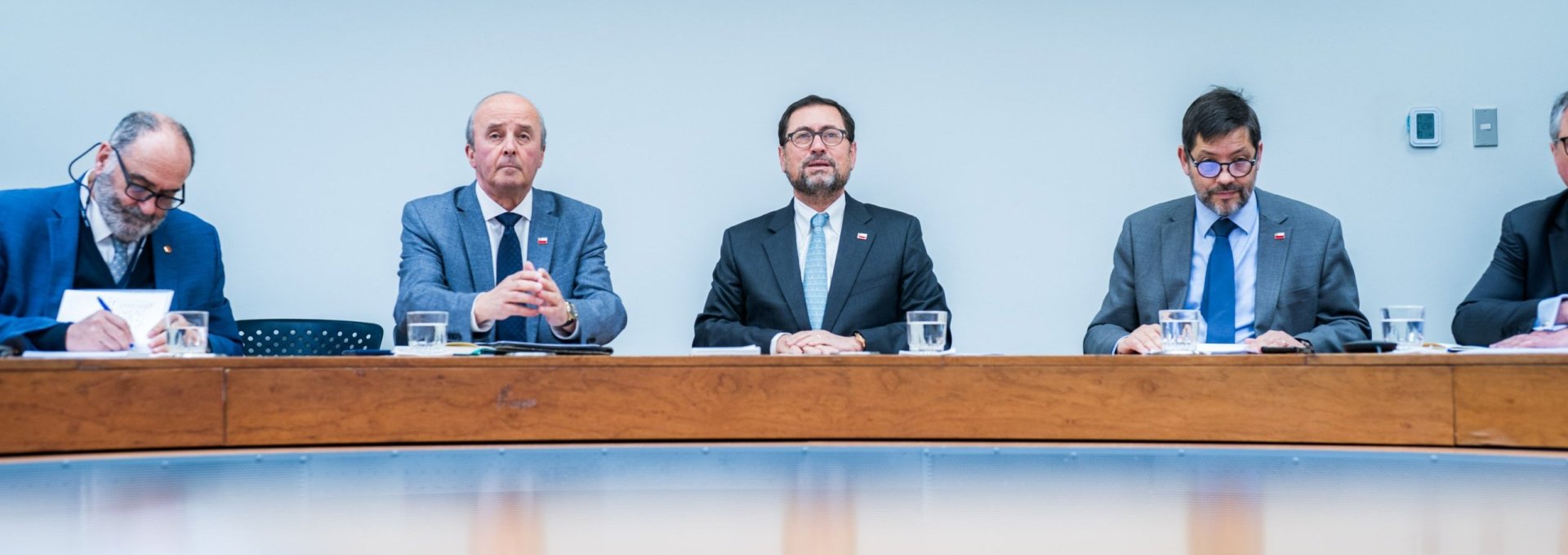 Canciller Pérez Mackenna sostiene reunión con embajadores chilenos en Europa
