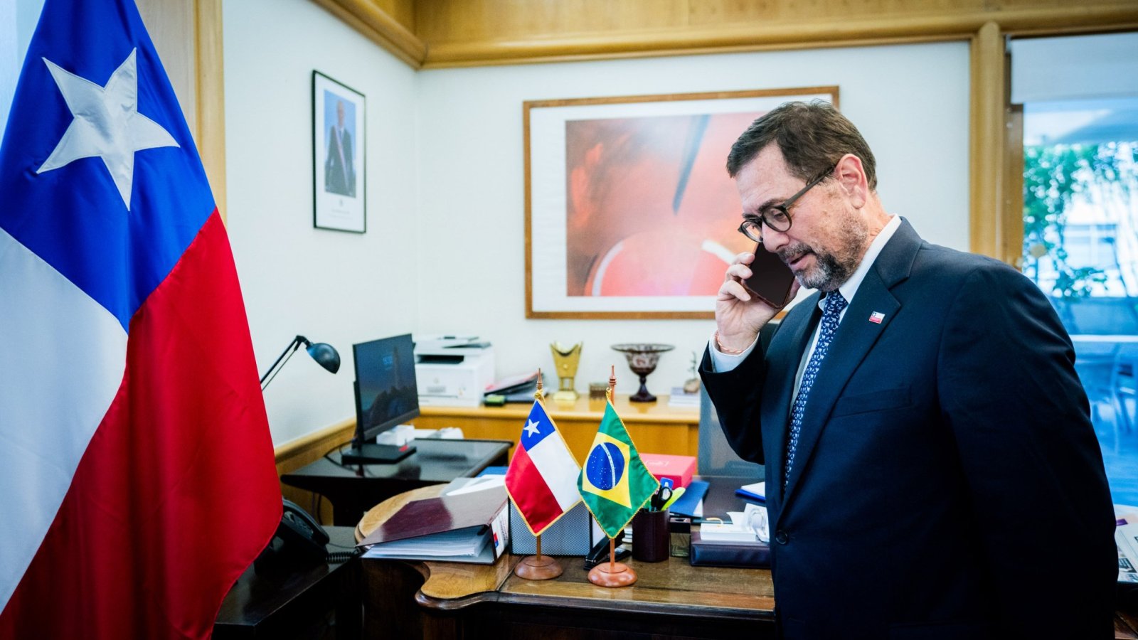 Canciller Pérez Mackenna sostiene llamada con su par de Brasil para fortalecer agenda bilateral