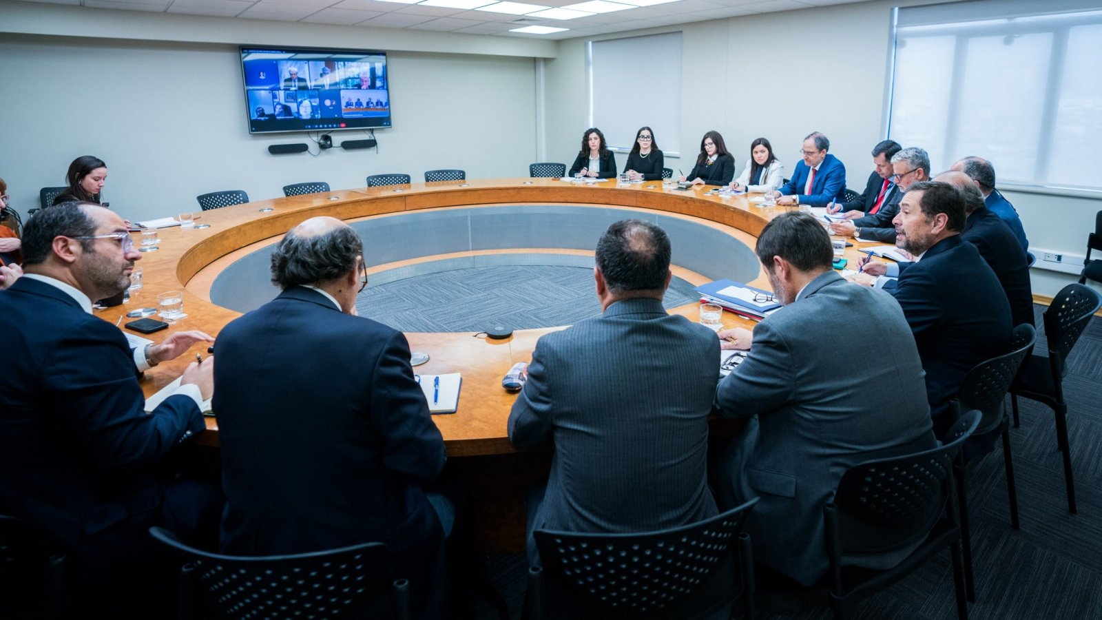 Canciller Pérez Mackenna sostiene reunión con embajadores chilenos en América del Sur para establecer prioridades y fortalecer coordinación