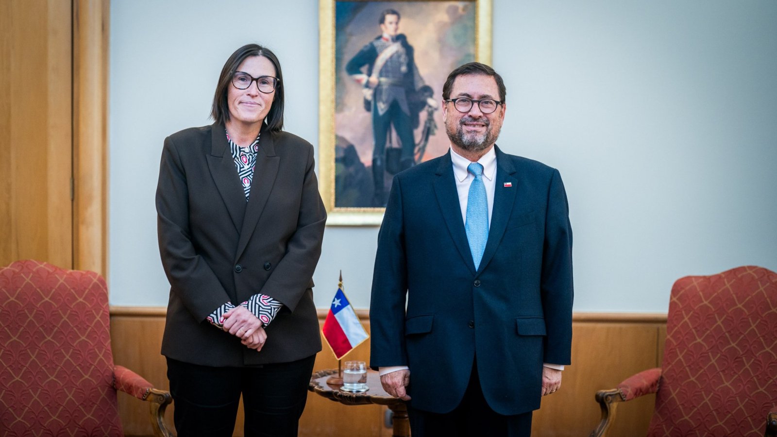 Canciller se reúne con la embajadora de España
