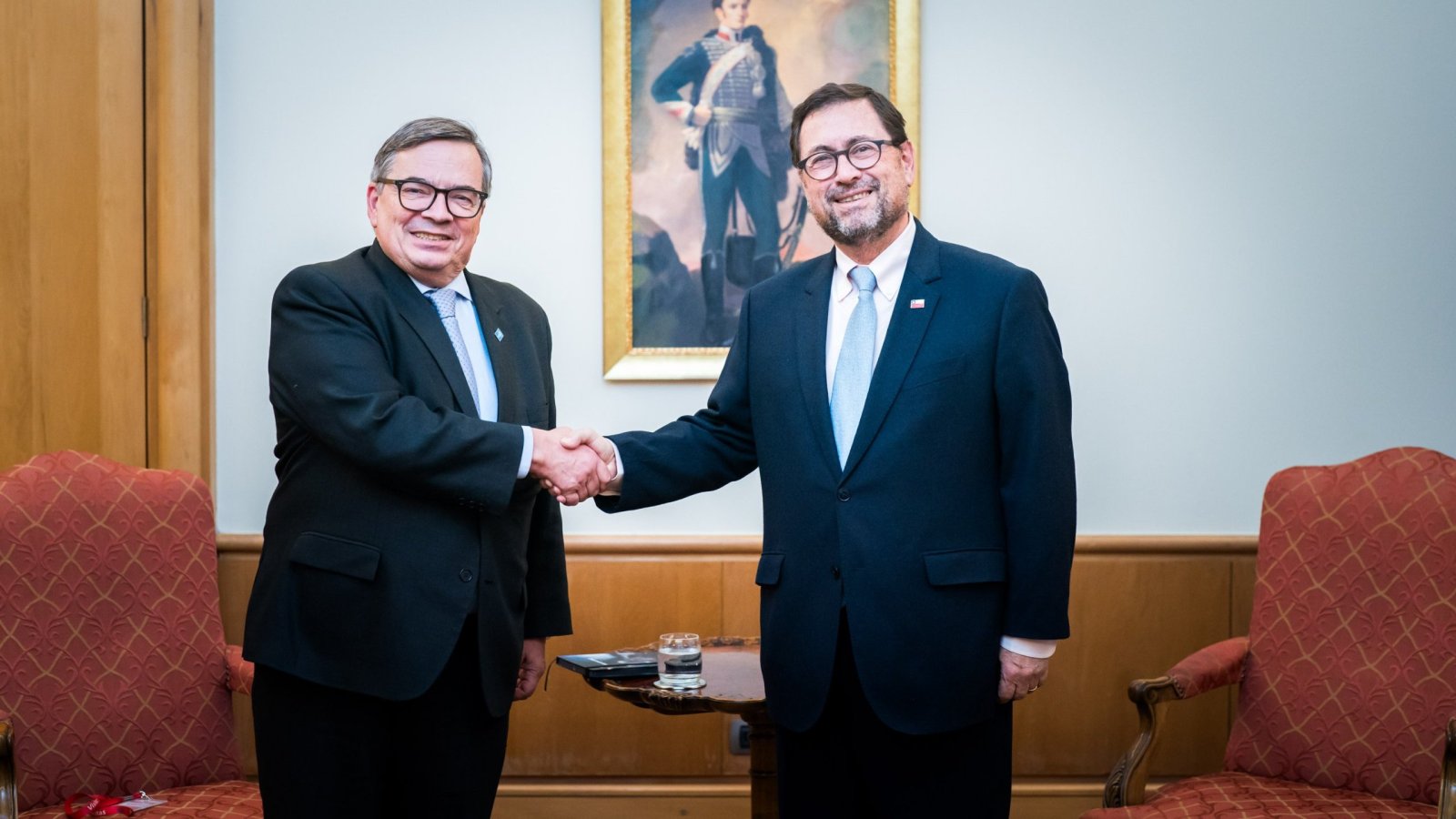 Ministro Pérez Mackenna se reúne con el director de la ESO y resalta ventajas de Chile en el desarrollo de la astronomía