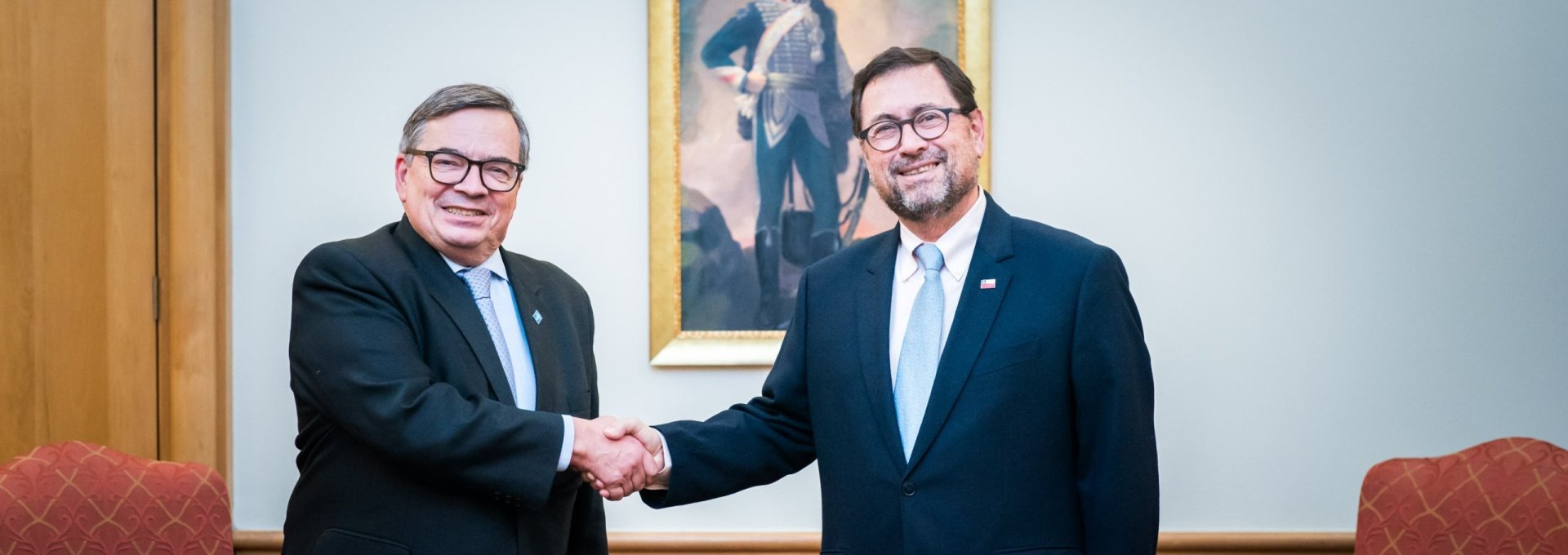 Ministro Pérez Mackenna se reúne con el director de la ESO y resalta ventajas de Chile en el desarrollo de la astronomía
