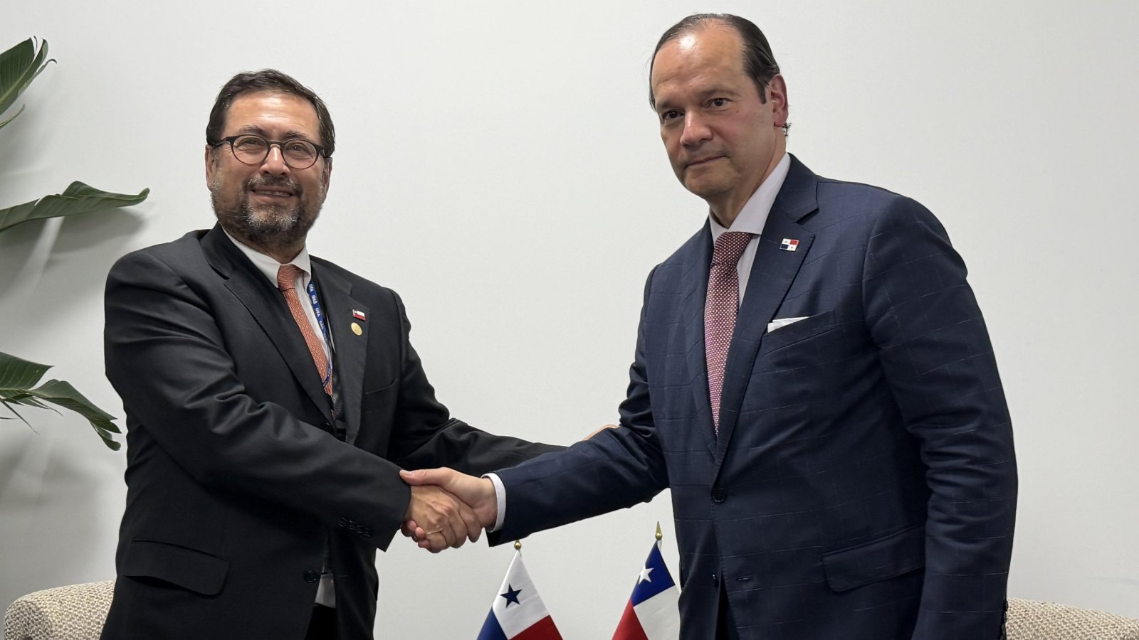 Ministro Pérez Mackenna se reúne con canciller de Panamá