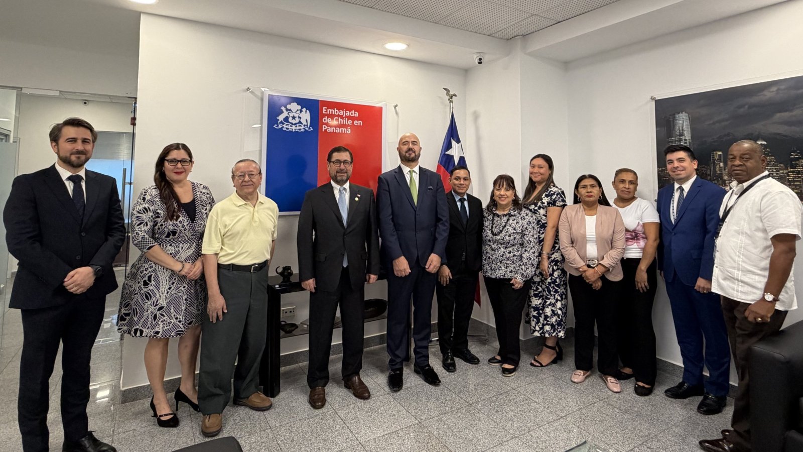 Canciller visita a la Embajada de Chile en Panamá