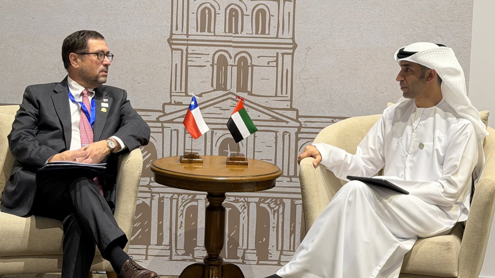 Canciller se reúne con ministro de Comercio de Emiratos Árabes Unidos