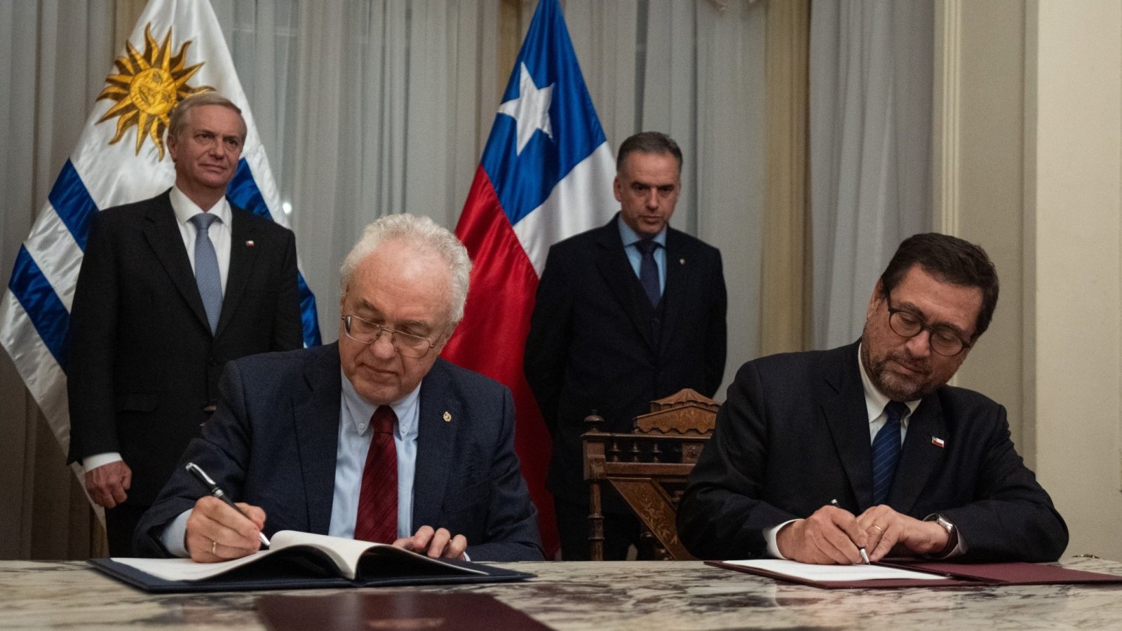 Canciller acompaña al Presidente Kast en visita a Uruguay para profundizar relaciones comerciales y seguridad regional