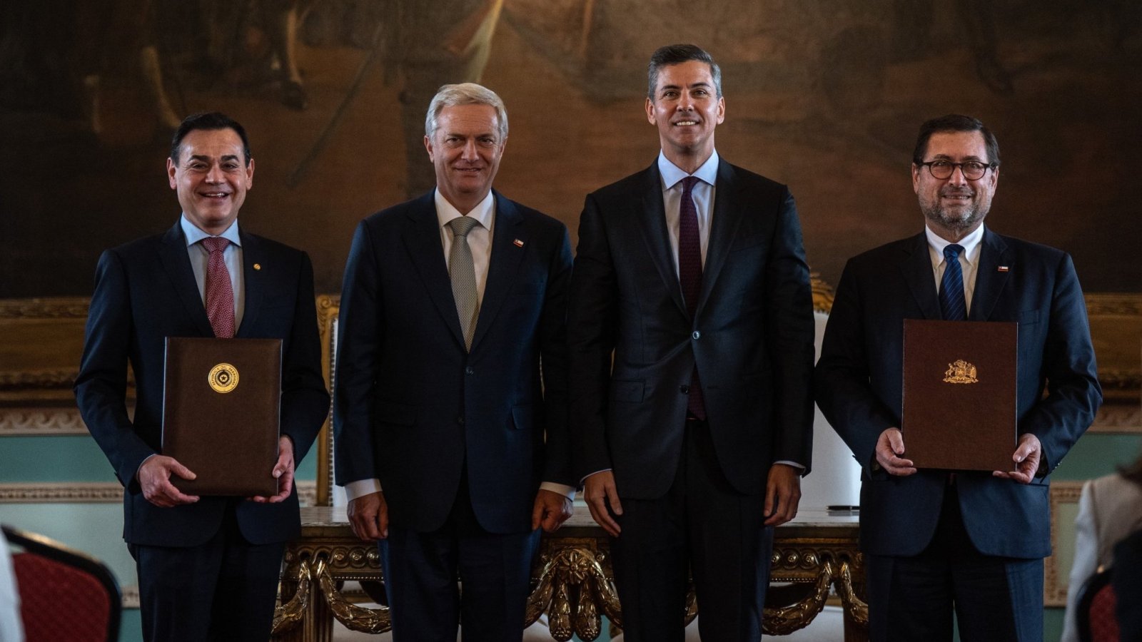 Canciller acompaña a Presidente en visita oficial a Paraguay