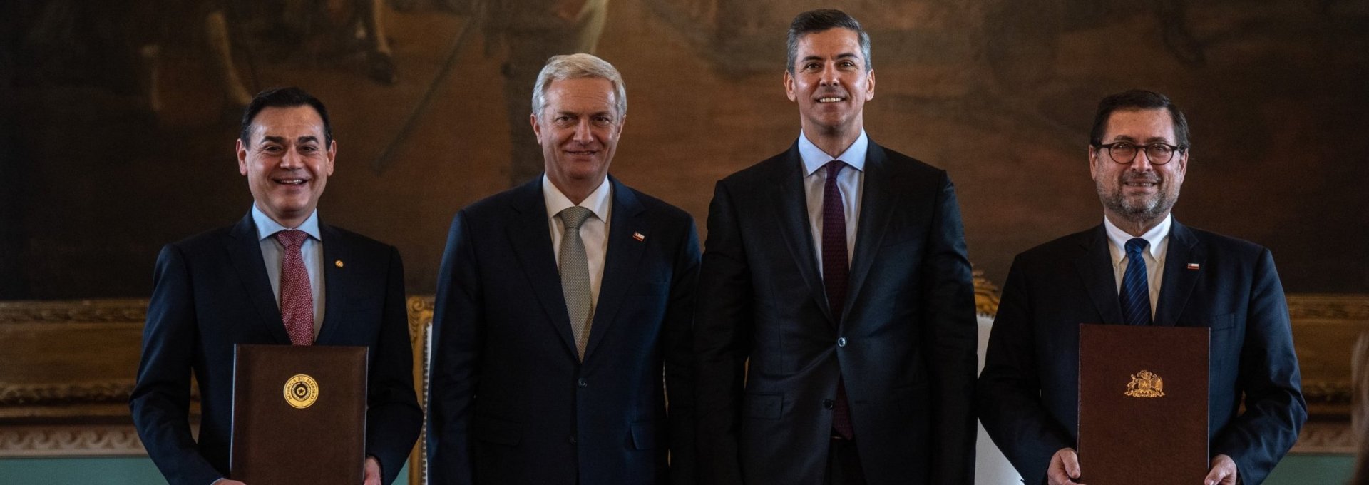 Canciller acompaña a Presidente en visita oficial a Paraguay