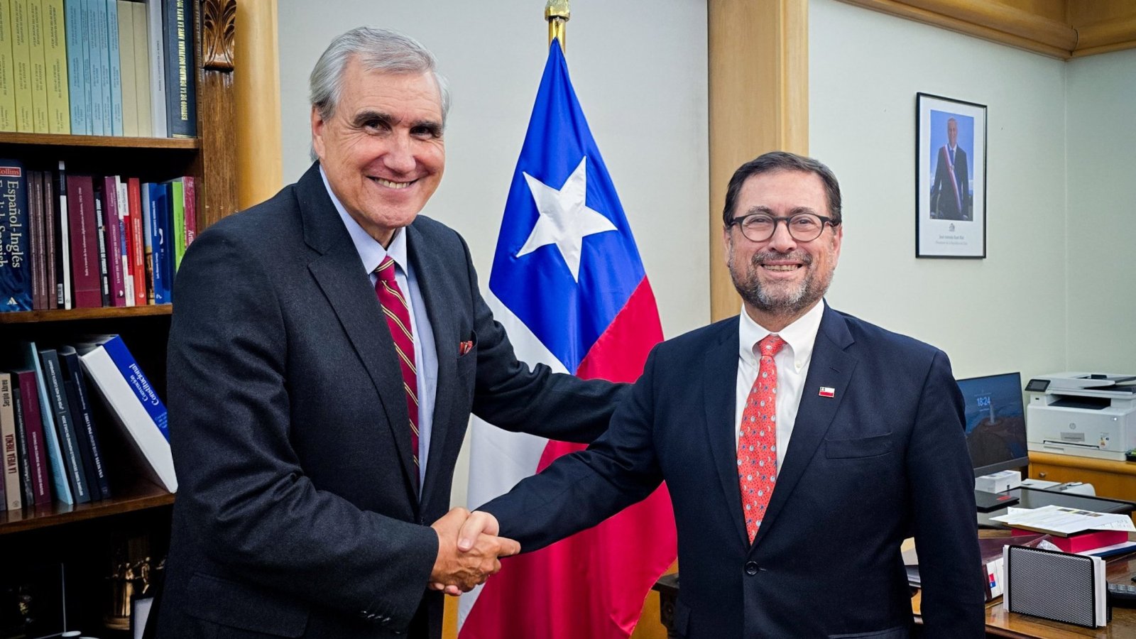 Embajador Jorge O'Ryan Schütz asume la Dirección de la Academia Diplomática