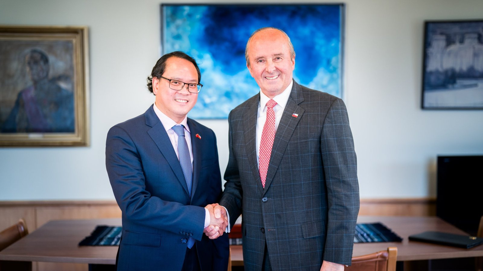 Subsecretario se reúne con embajador de Vietnam en Chile y destaca aniversario 55 de relaciones diplomáticas