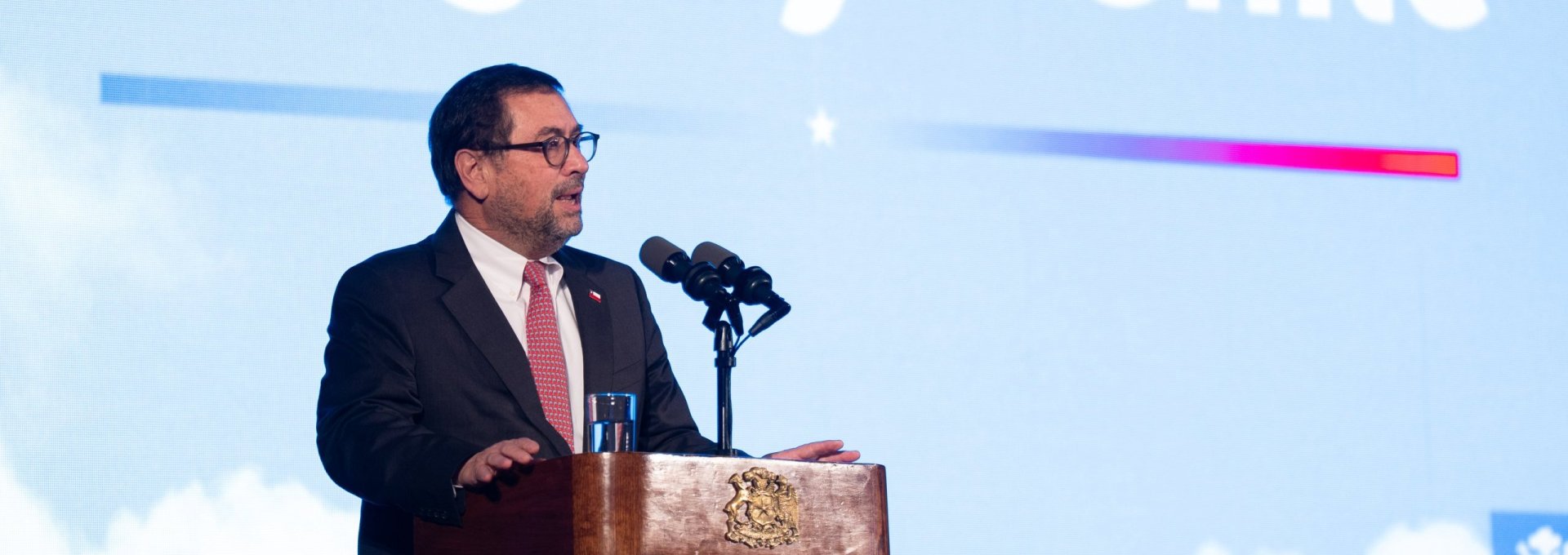 Canciller acompaña al Presidente en encuentro empresarial para impulsar el comercio y la inversión con Uruguay