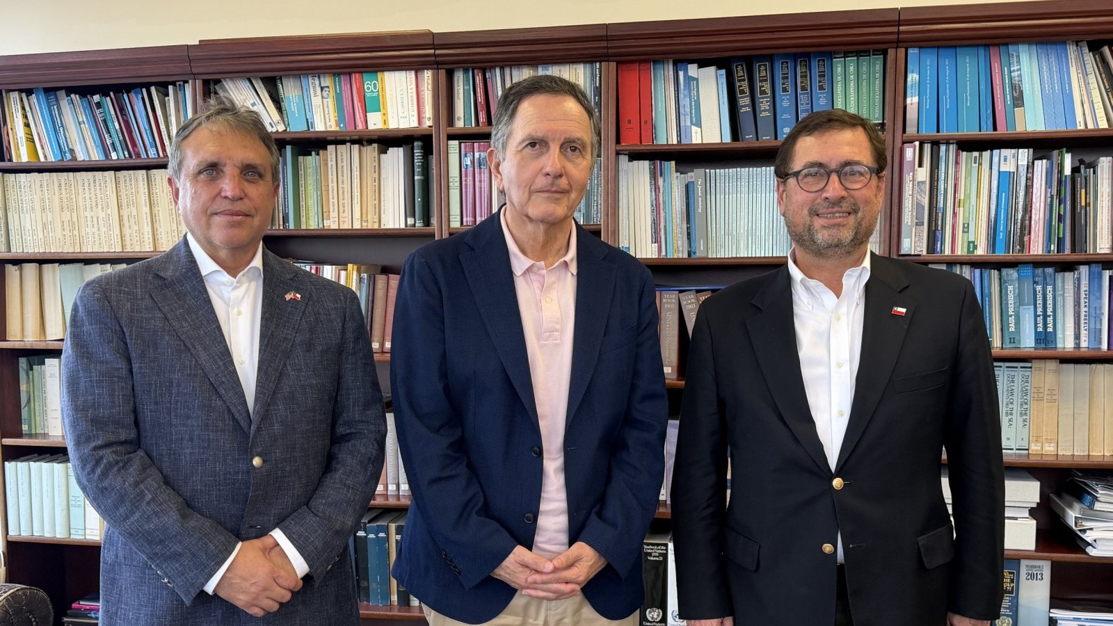 Canciller sostiene reunión de trabajo con embajador de Chile ante la ONU para revisar prioridades de la política exterior de Chile
