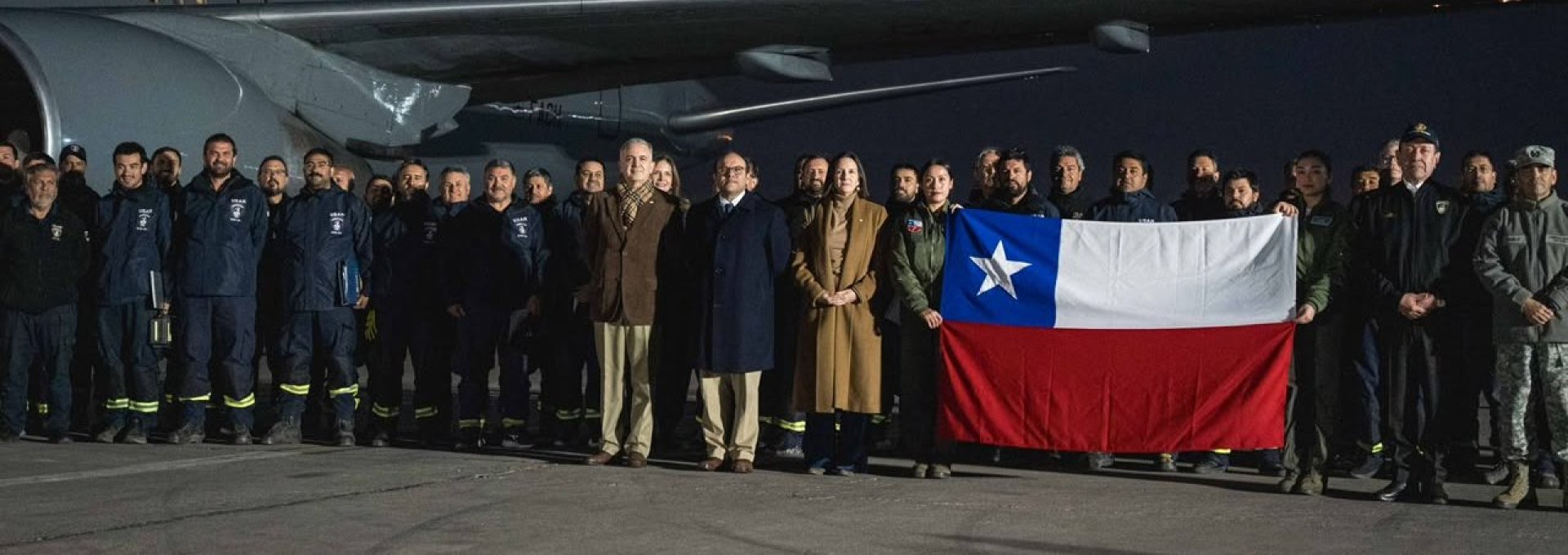 Subsecretaria Estévez recibe a los 45 rescatistas chilenos que arribaron desde Venezuela: "Chile va a estar siempre disponible para apoyar a los países que lo requieran”