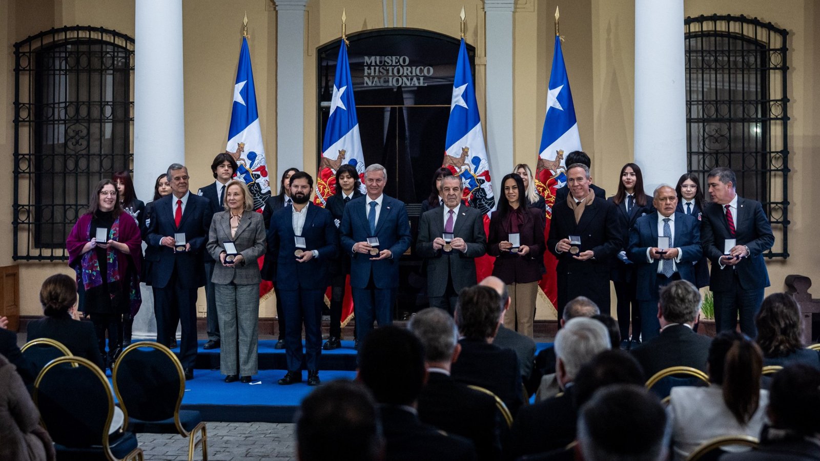 Ministro (s) participa en conmemoración de los 200 años de la Presidencia de la República